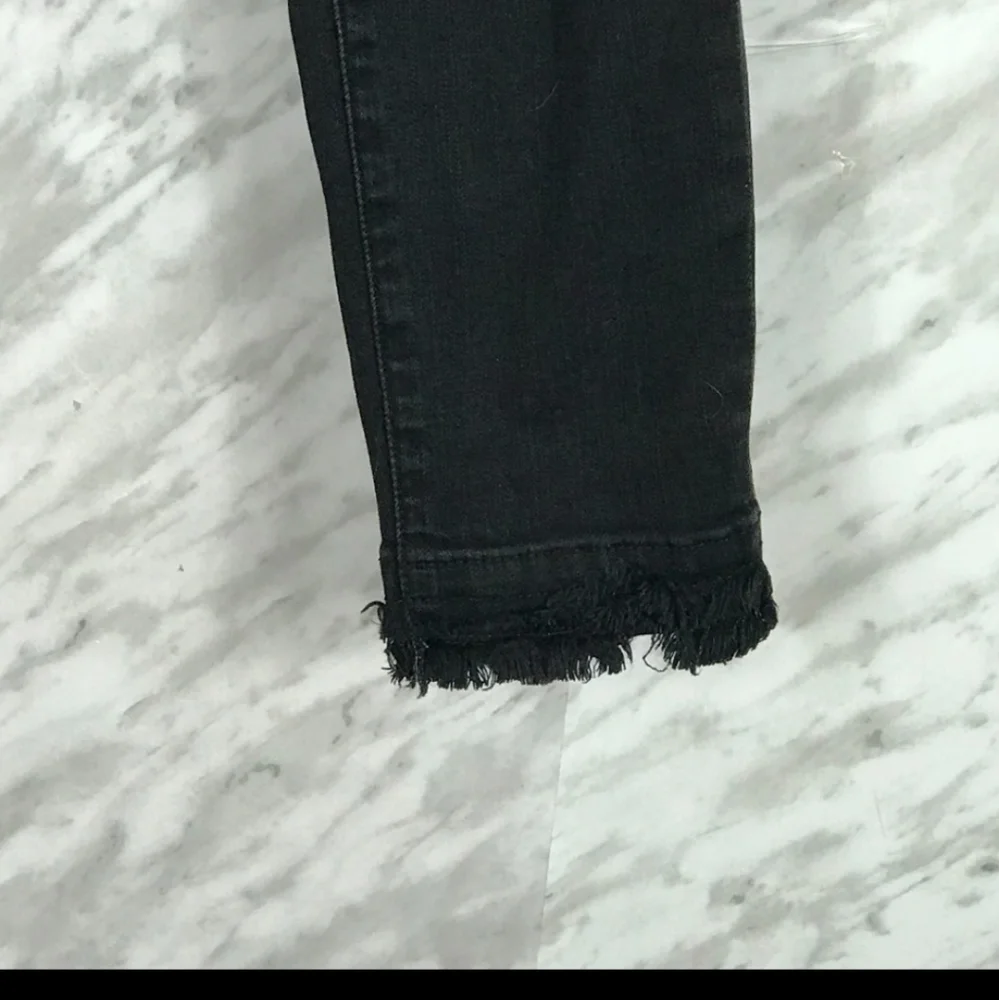 Frame Le Skinny De Jeanne Jeans in Black - Size 26 - Raw Hem, Mid-Rise, Faded - Picture 5 of 12